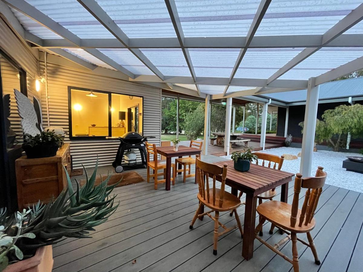 Grape Juice Retreat Rustic Romantic Gateway 5Mins To Beaches & Town Margaret River Esterno foto
