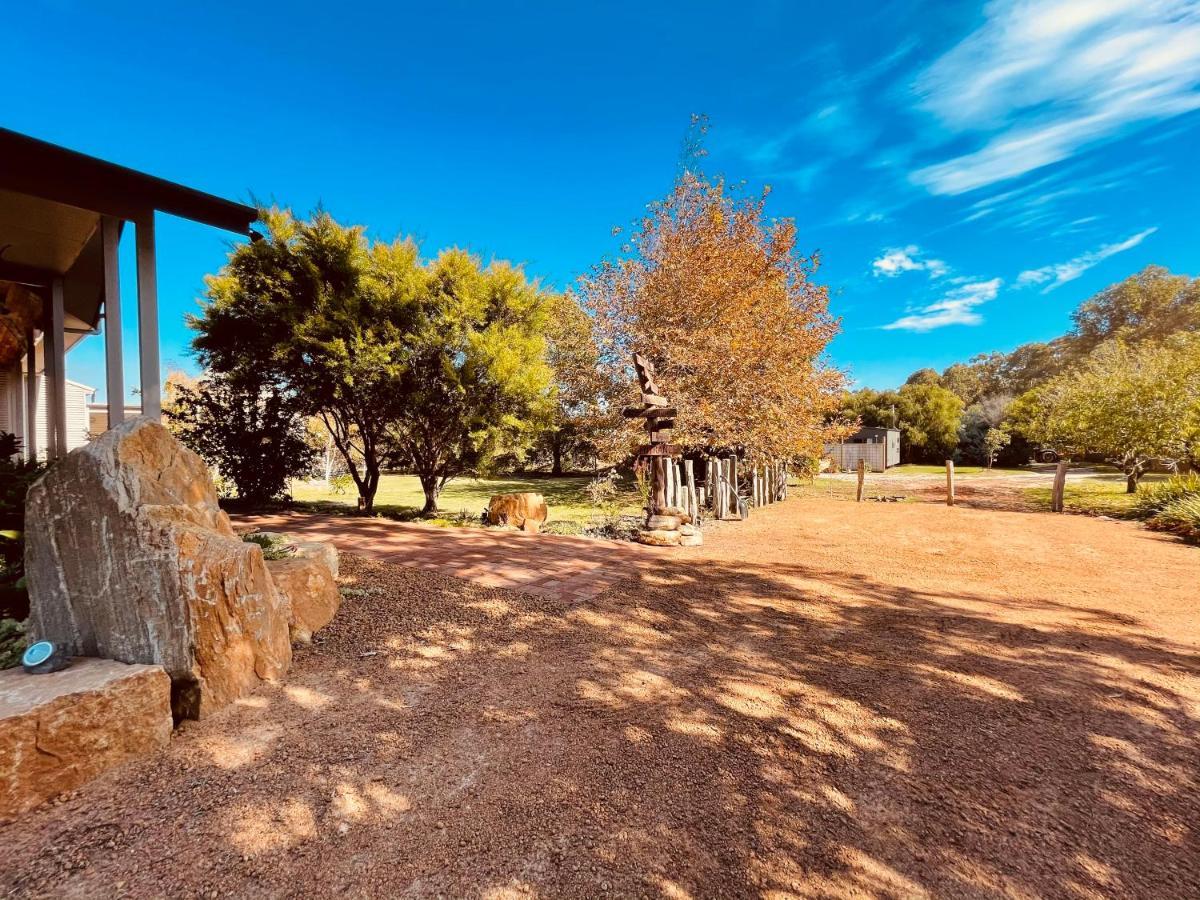 Grape Juice Retreat Rustic Romantic Gateway 5Mins To Beaches & Town Margaret River Esterno foto